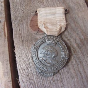 Rare masonic Bakelite medal (1944) Institution for girls