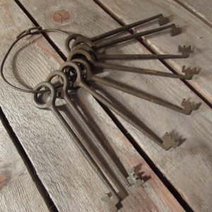 Set of 8 Edwardian skeleton keys